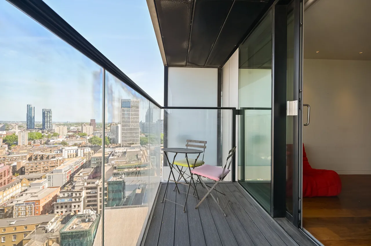 Flat 2209 The Heron, 5 Moor Lane, London, photo 3