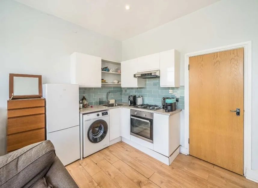 Wandsworth Road, South Lambeth, SW8, photo 4