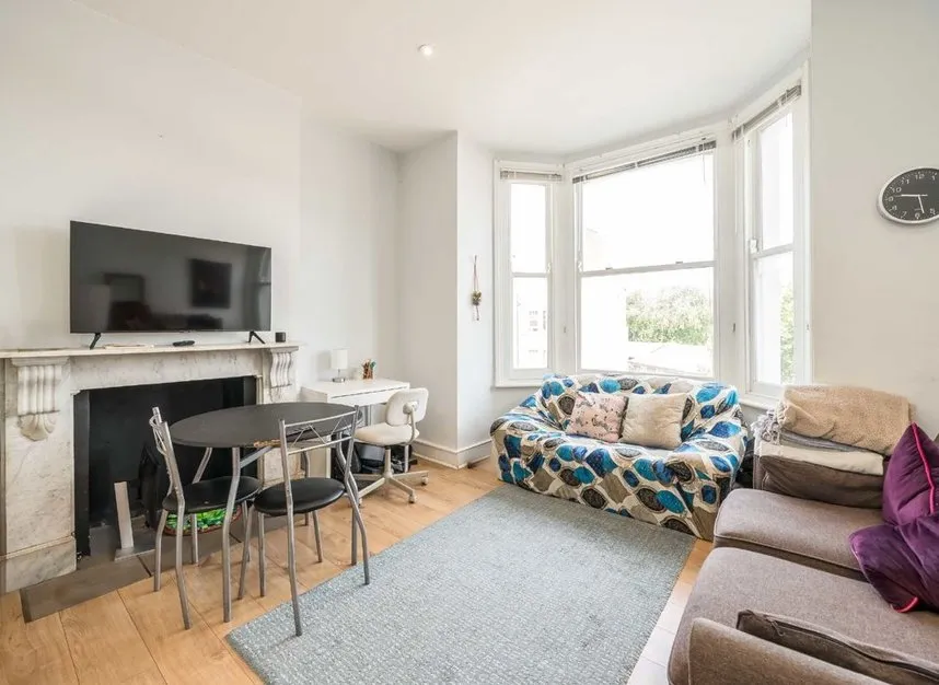 Wandsworth Road, South Lambeth, SW8, photo 2