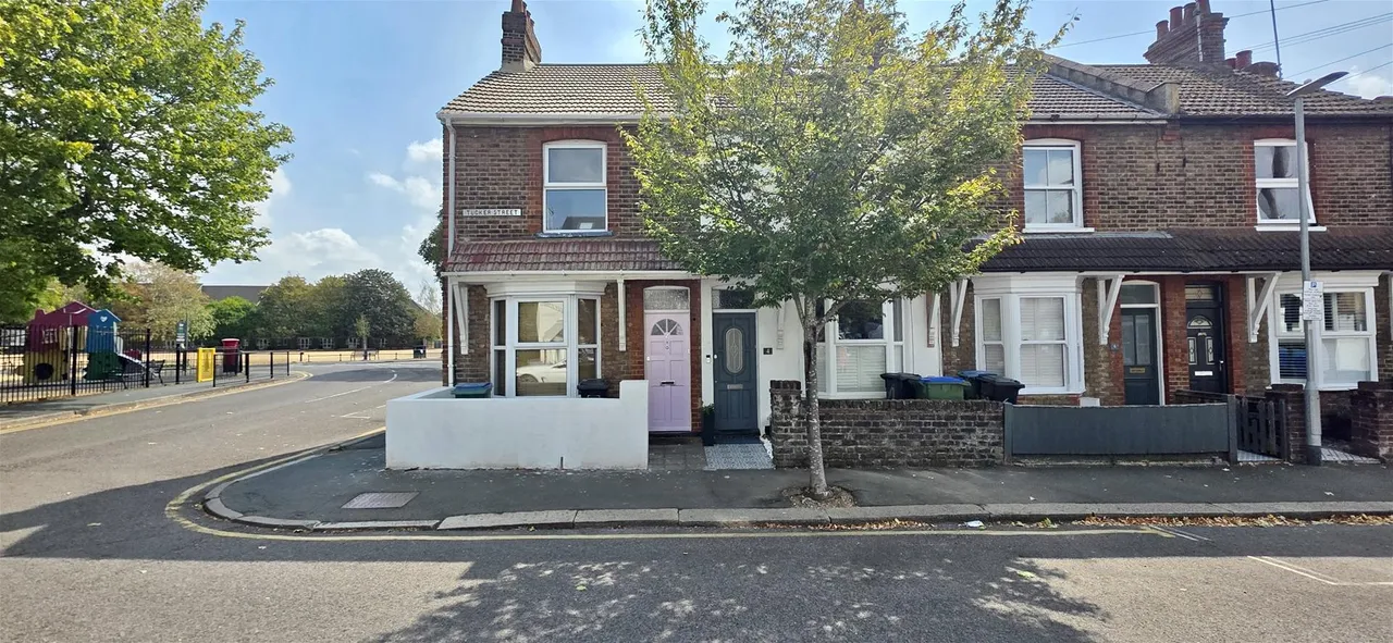 3 bed house for sale — Tucker Street, Watford
