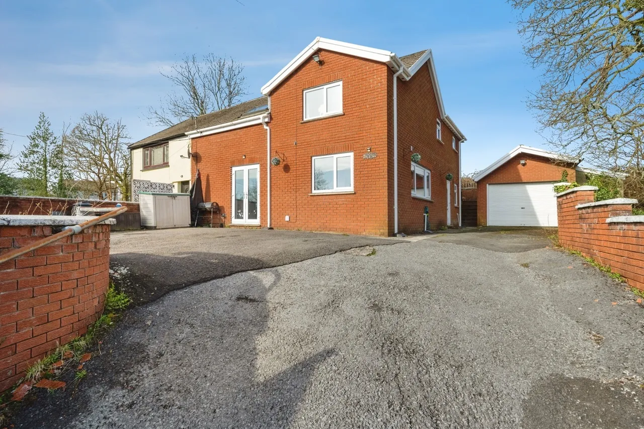 4 bed house for sale, Plasycoed, Cwmgiedd, SA9
