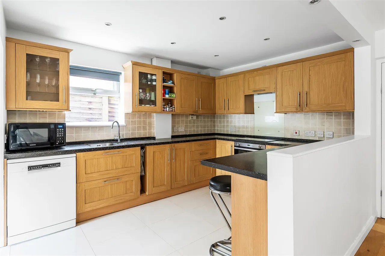 Agates Lane, Ashtead, KT21, photo 5