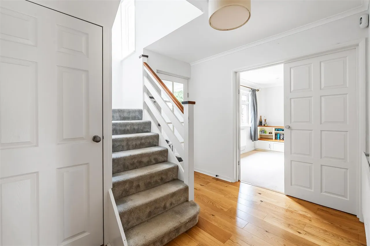 Agates Lane, Ashtead, KT21, photo 7