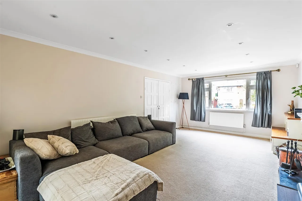 Agates Lane, Ashtead, KT21, photo 6