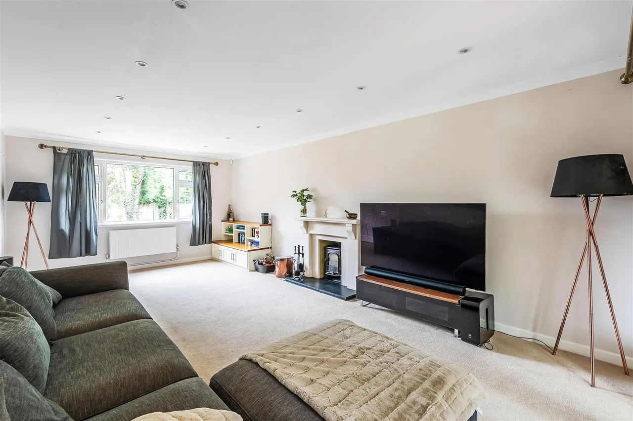 Agates Lane, Ashtead, KT21, photo 3