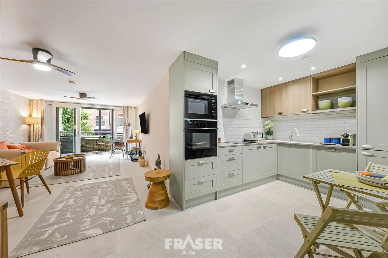 Wells St, Fitzrovia, W1T, photo 4
