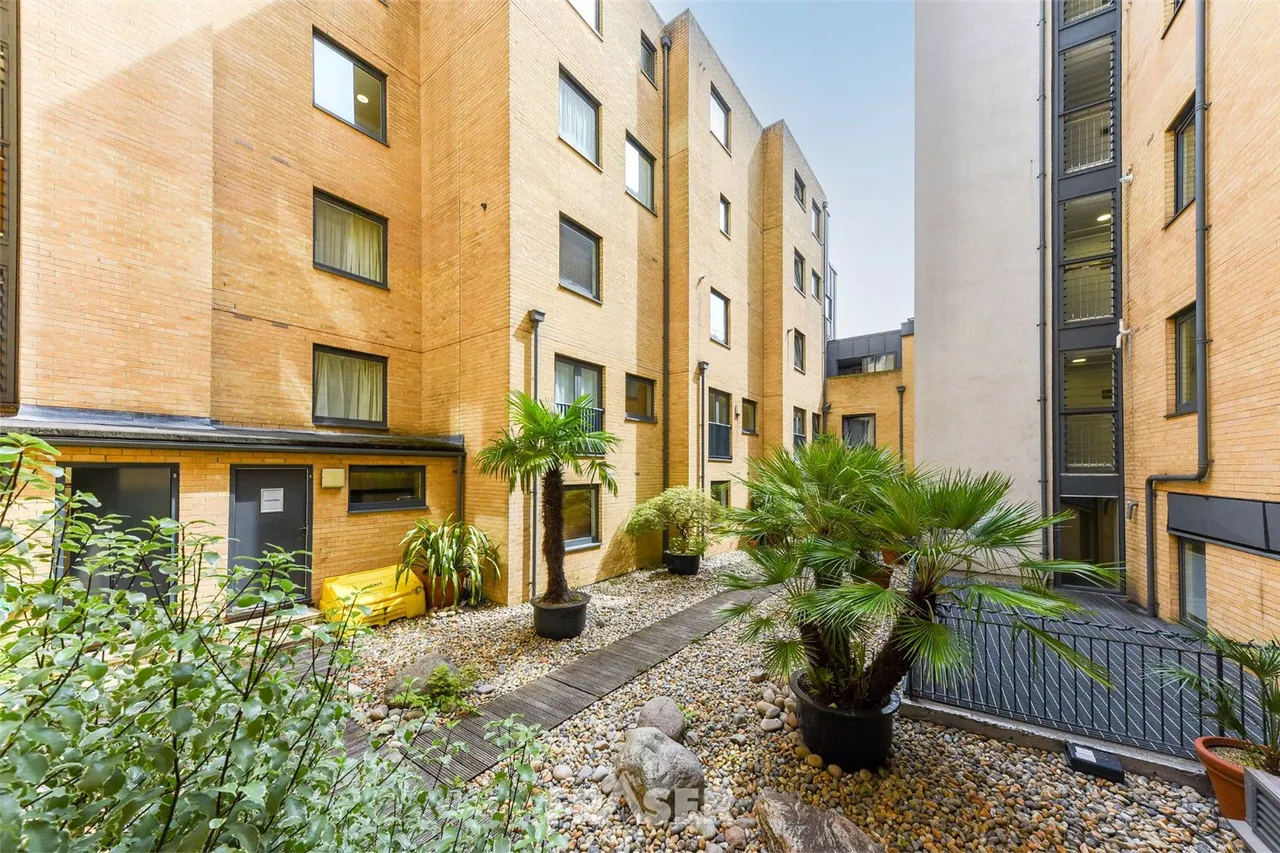 Wells St, Fitzrovia, W1T, photo 2