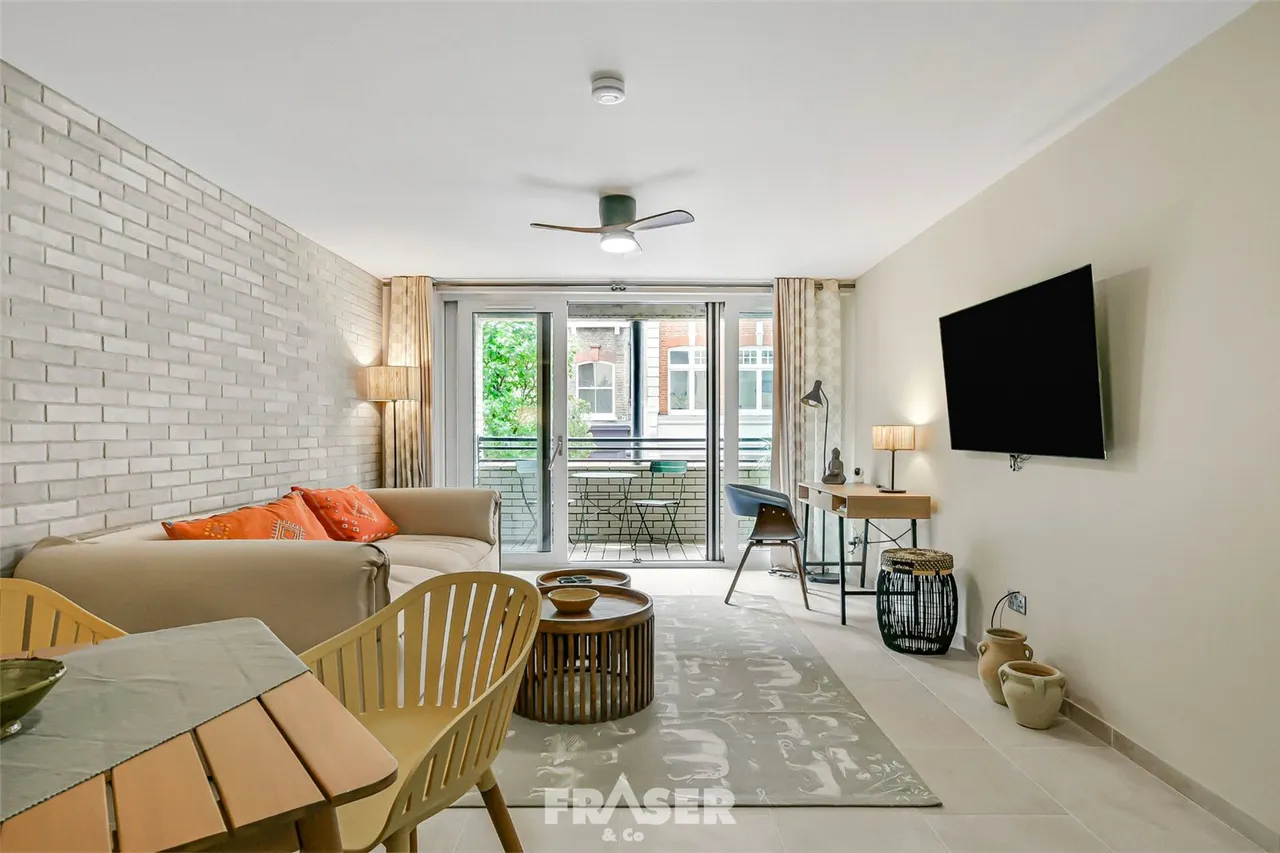 Wells St, Fitzrovia, W1T, photo 3