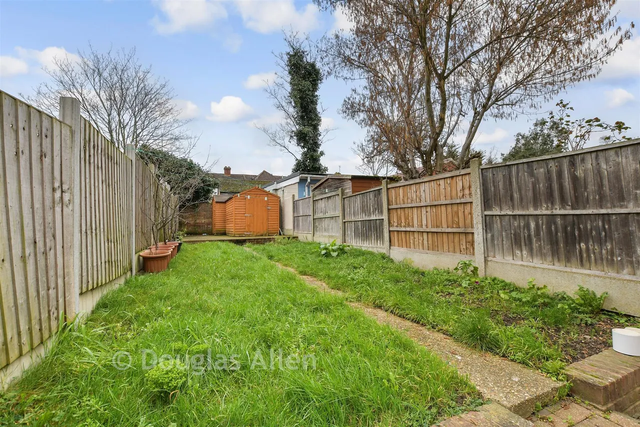 Oval Road North, Dagenham, RM10, photo 5