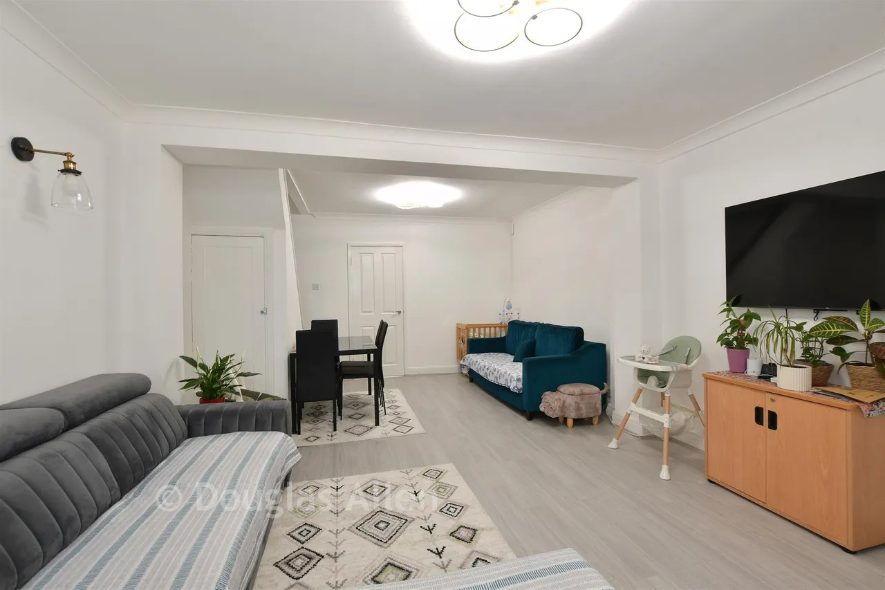 Oval Road North, Dagenham, RM10, photo 2