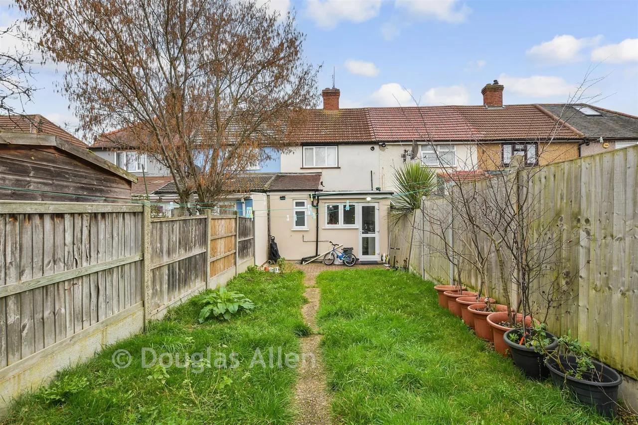 Oval Road North, Dagenham, RM10, photo 6