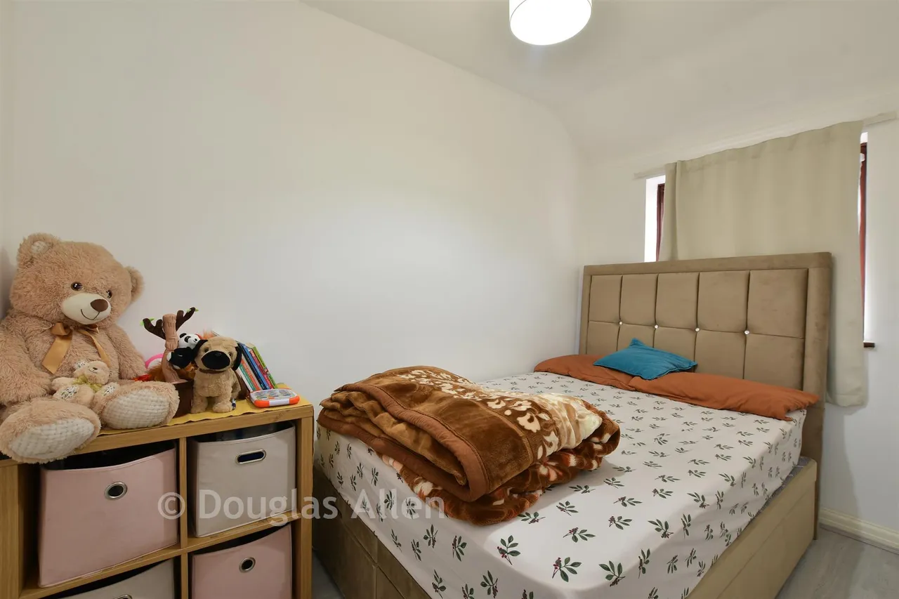 Oval Road North, Dagenham, RM10, photo 9