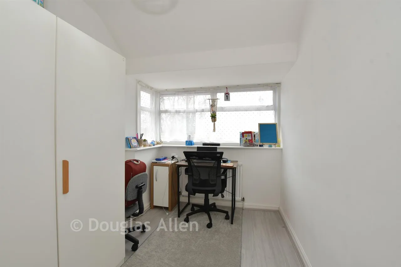 Oval Road North, Dagenham, RM10, photo 10
