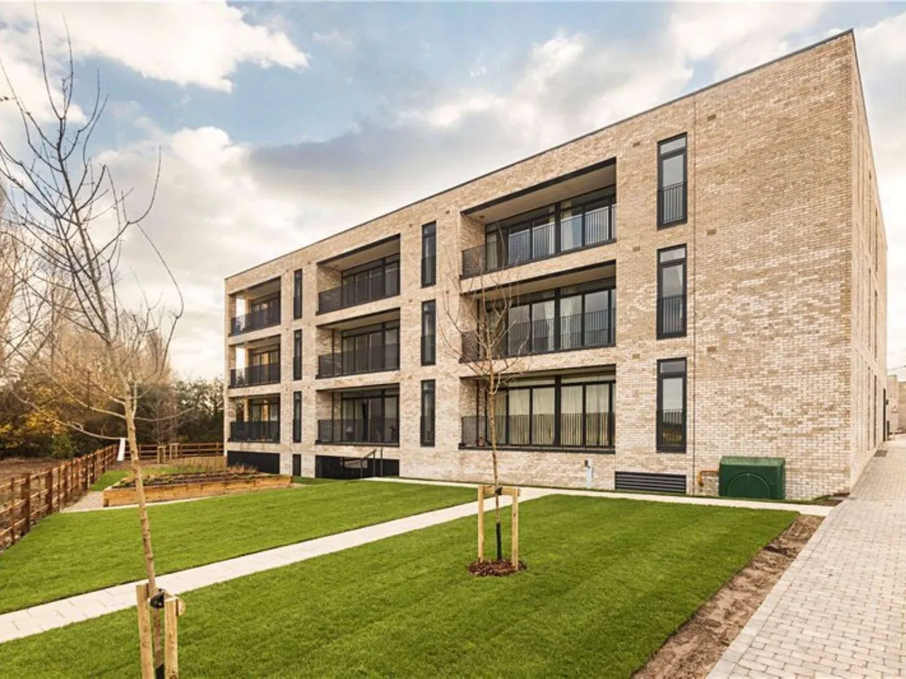 2 bed flat to rent — Raeburn House, Lapwing Avenue, Trumpington, Cambridge, CB2 9AN