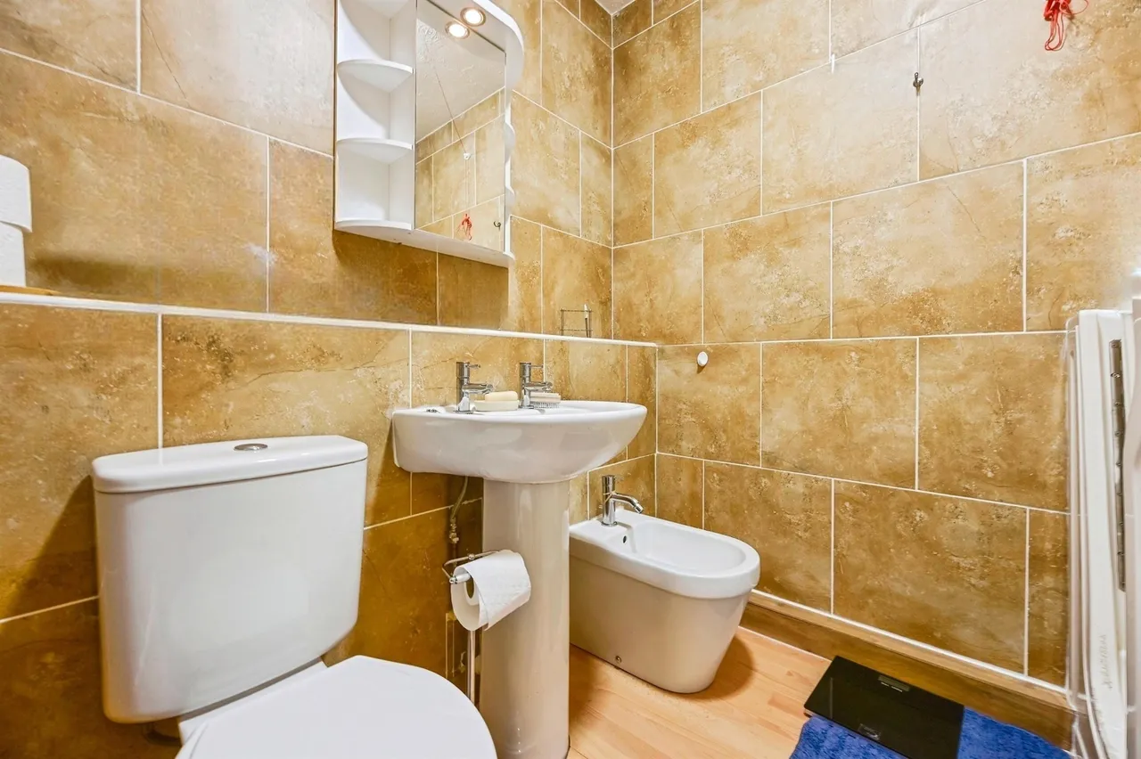 Tudor Court, Liverpool, L19, photo 10