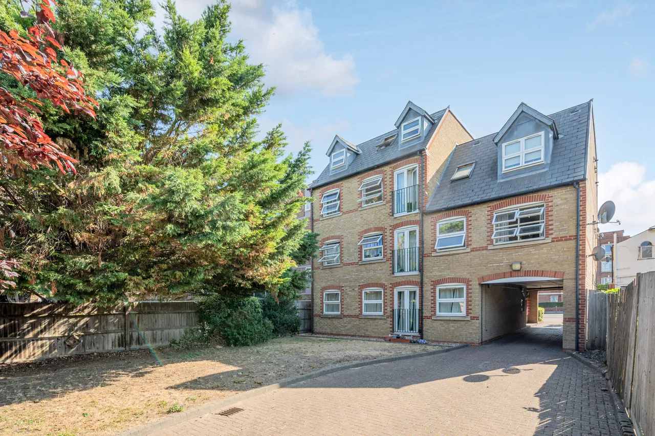 flat for sale — Flat 3, 30 Morden Road, London