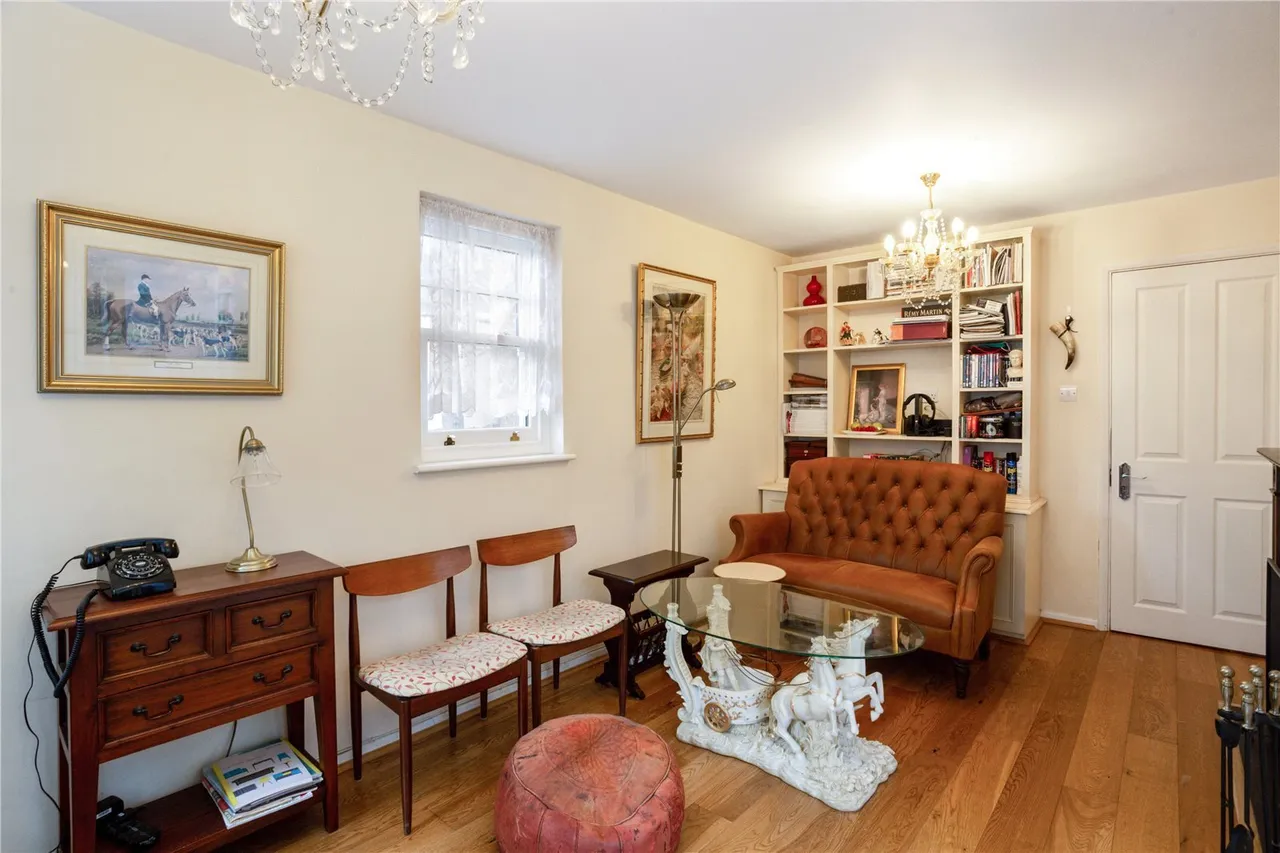 Upper Richmond Road West, London, SW14, photo 5