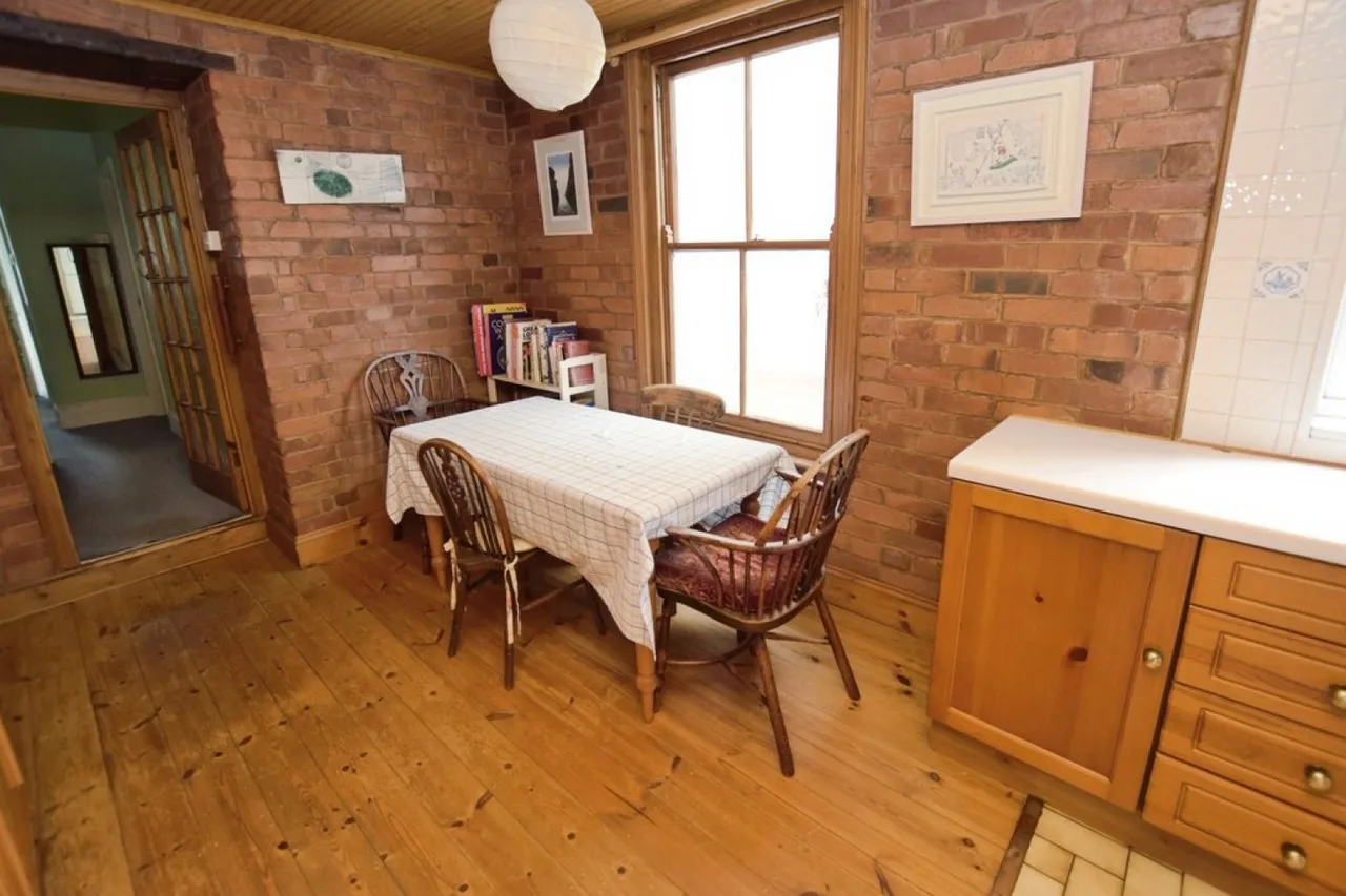 Barnardo Road, photo 4
