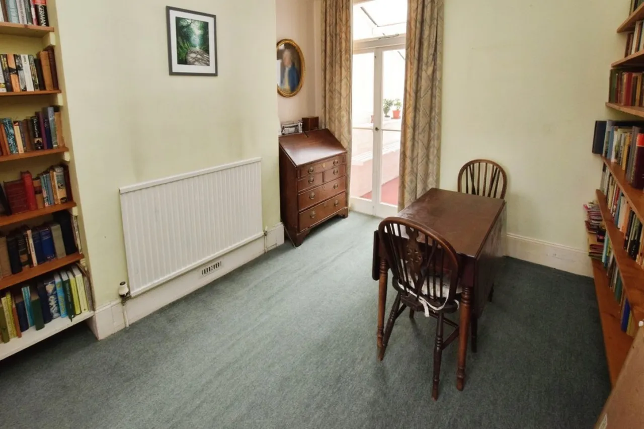 Barnardo Road, photo 3