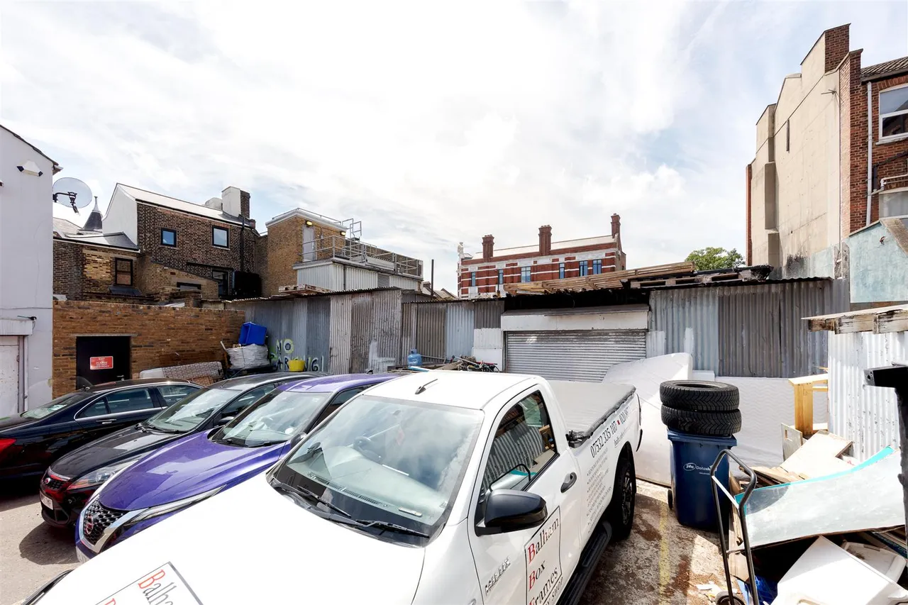 For SaleBalham High Road, London, photo 11