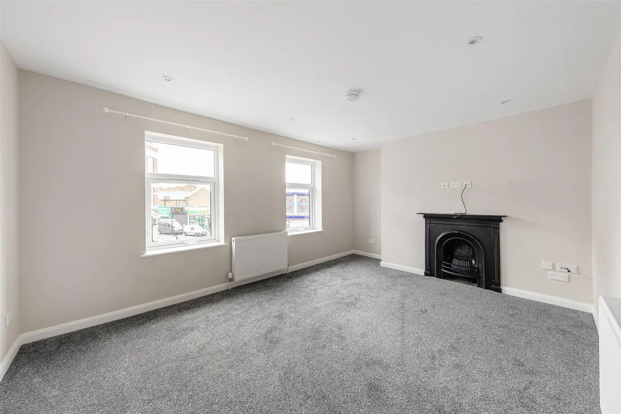 For SaleBalham High Road, London, photo 3