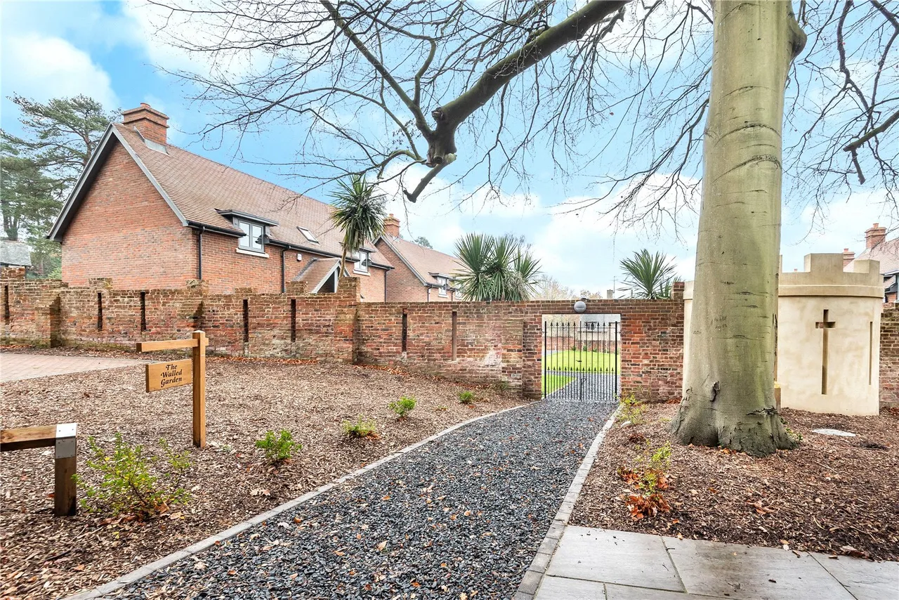The Walled Garden, Tekels Park, Camberley, Surrey, GU15 2TY, photo 2