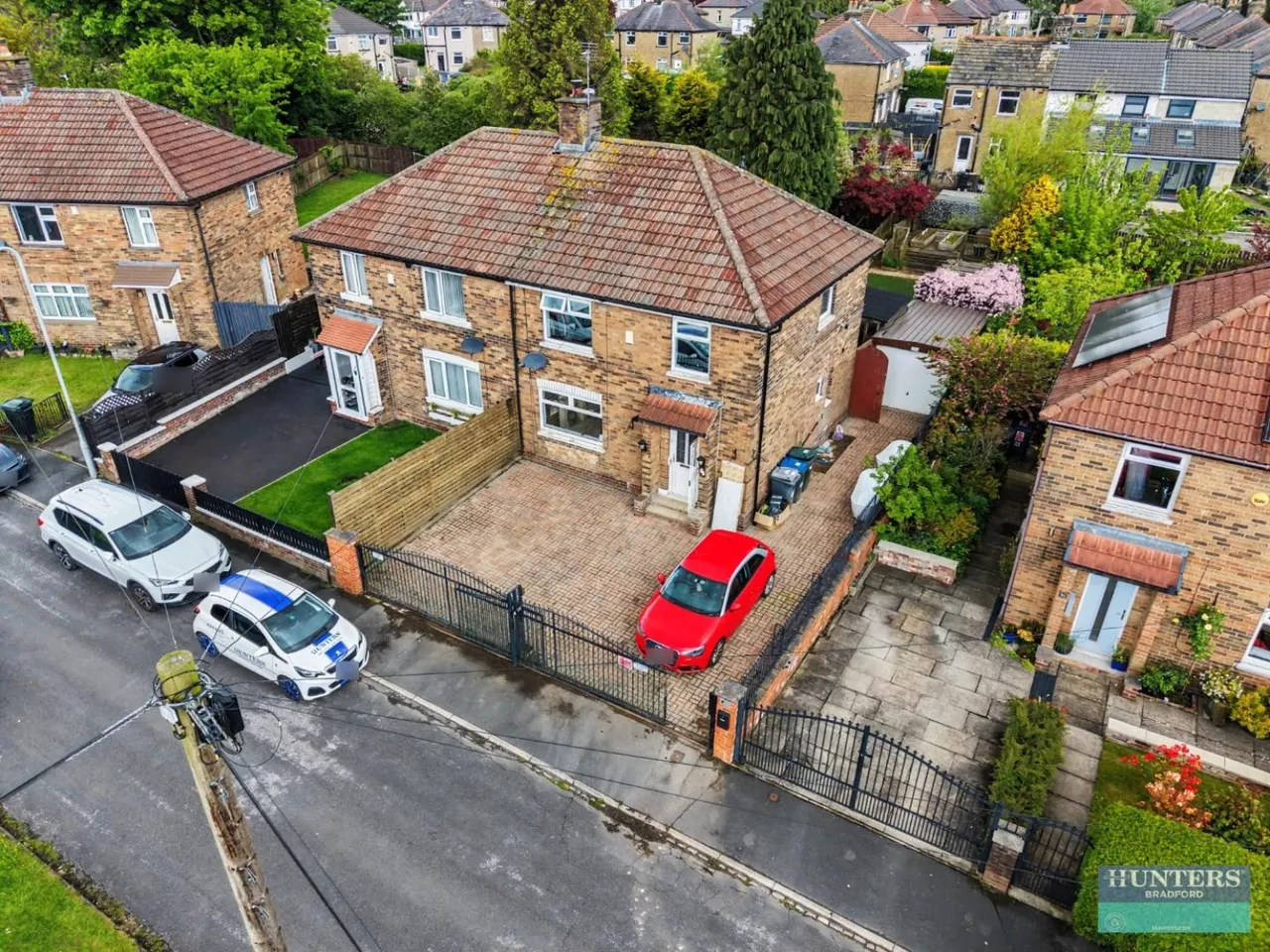3 bed house for sale — Breighton Adown Bradford, BD6 3LF