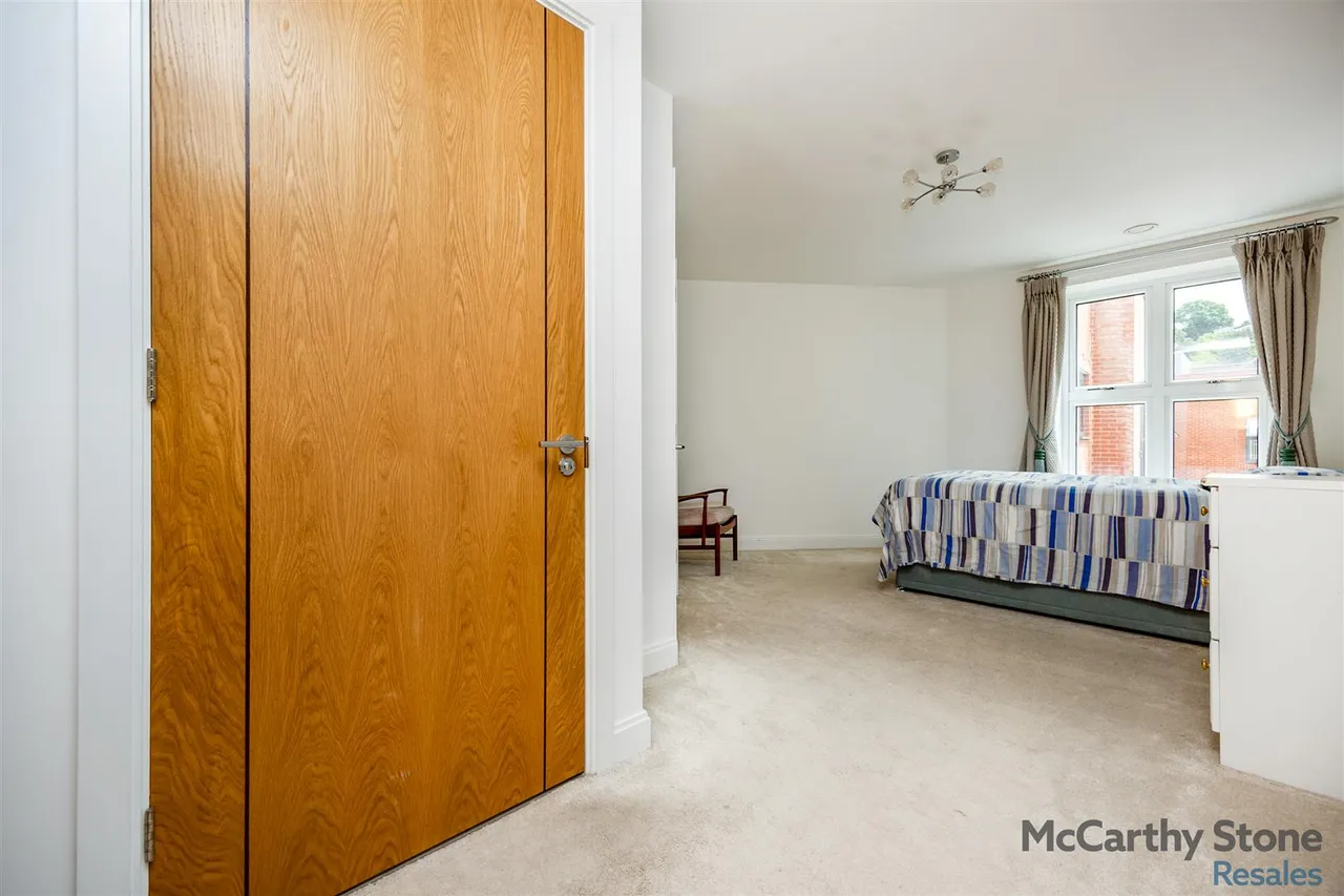 Ockford Road, Godalming, GU7, photo 11