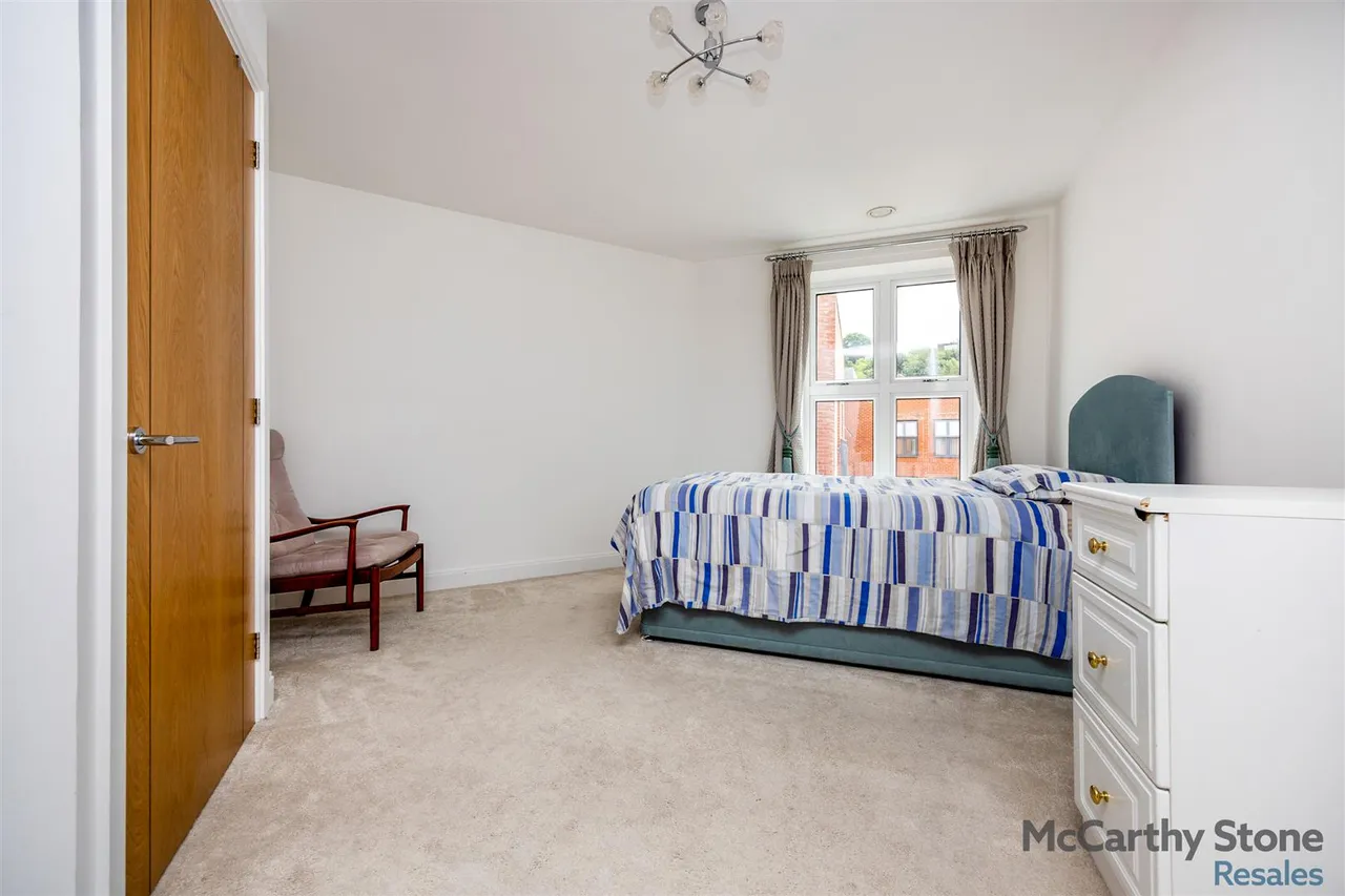 Ockford Road, Godalming, GU7, photo 6