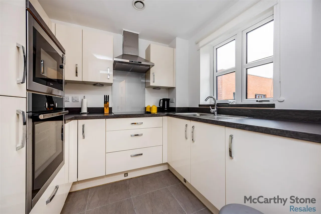 Ockford Road, Godalming, GU7, photo 2