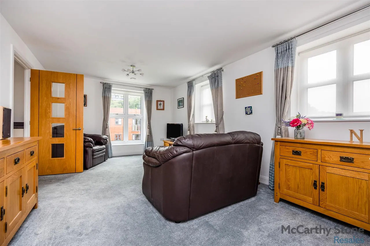Ockford Road, Godalming, GU7, photo 17