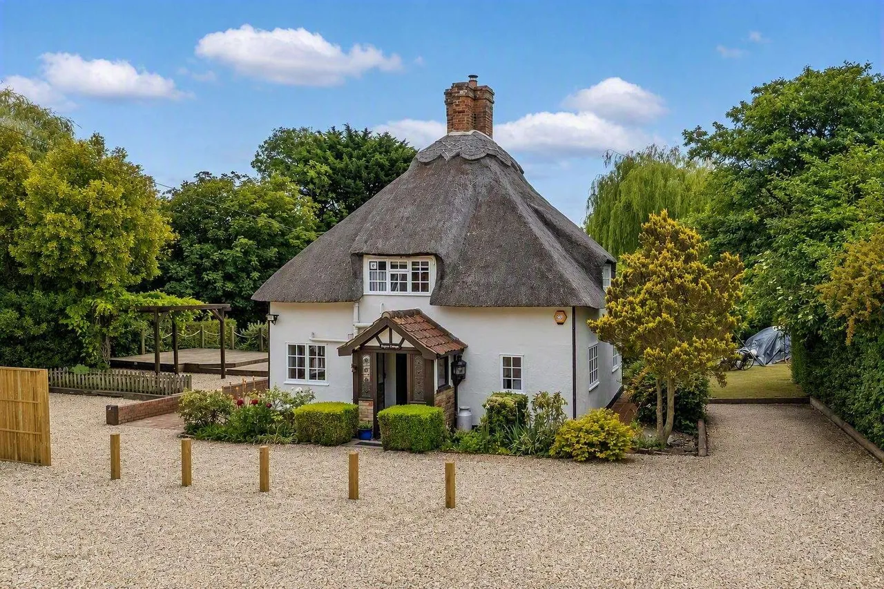 3 bed house for sale — Buttleys Lane, Dunmow, Essex, CM6 1SJ