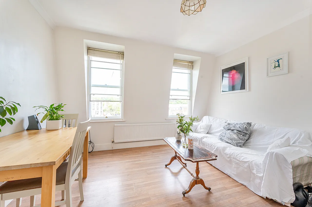Flat 10, 62 Sinclair Road, London, photo 2