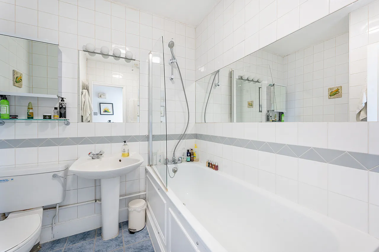 Flat 10, 62 Sinclair Road, London, photo 6