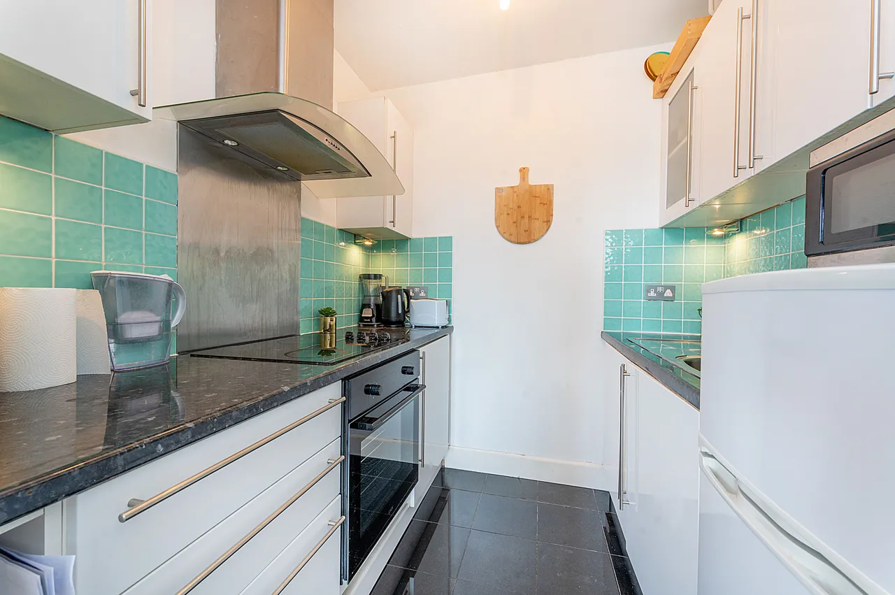 Flat 10, 62 Sinclair Road, London, photo 4