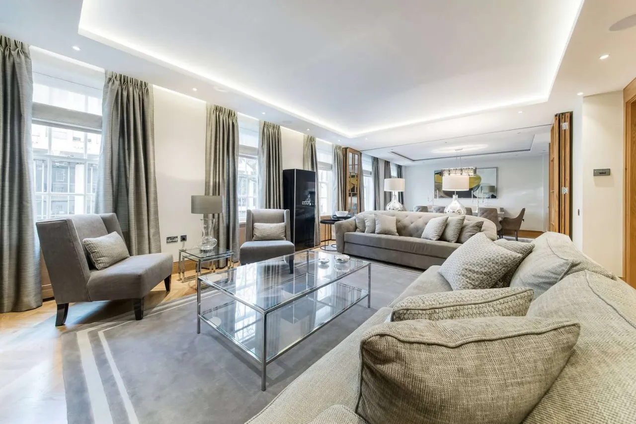 3 bed flat for sale — Upper Grosvenor Street, London, W1K 2NW