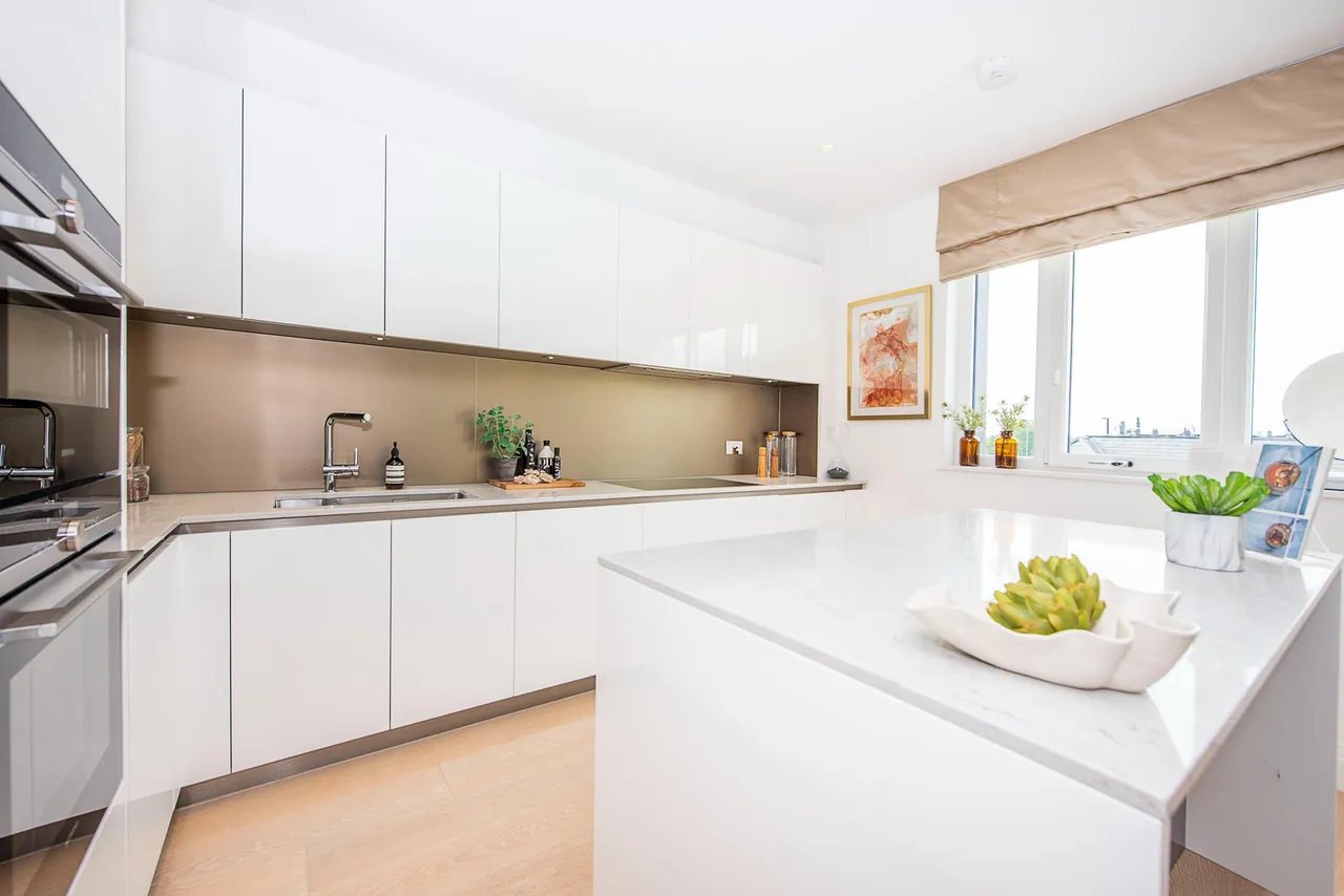 Broom Road, Teddington, TW11, photo 2