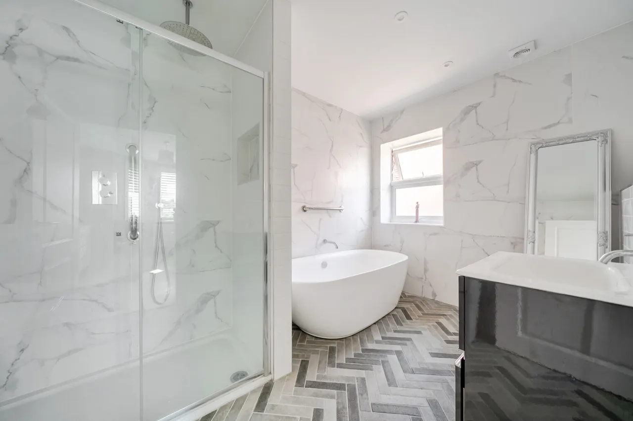 Brunswick Close, Epsom, KT17, photo 8