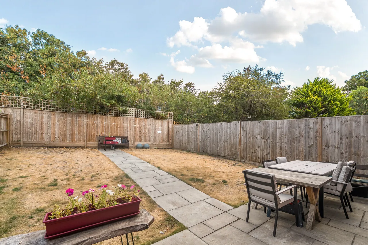 Brunswick Close, Epsom, KT17, photo 11
