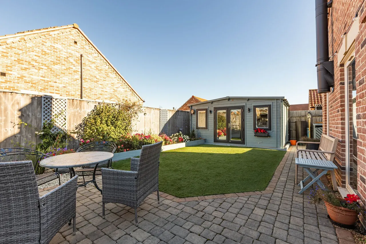 Detached Three-Bedroom Home in Upwell, photo 17