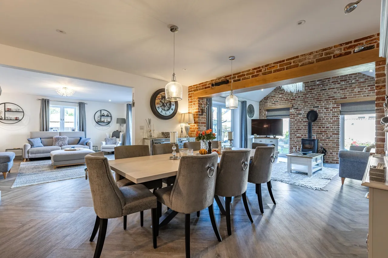 Detached Three-Bedroom Home in Upwell, photo 9