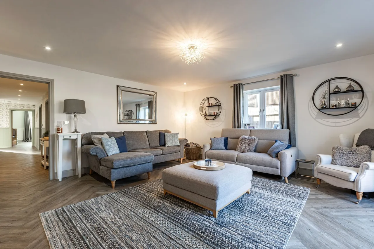 Detached Three-Bedroom Home in Upwell, photo 4