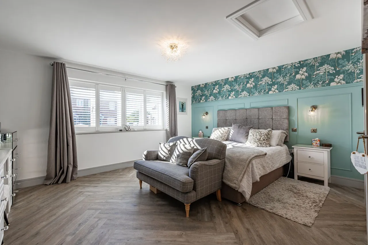 Detached Three-Bedroom Home in Upwell, photo 11