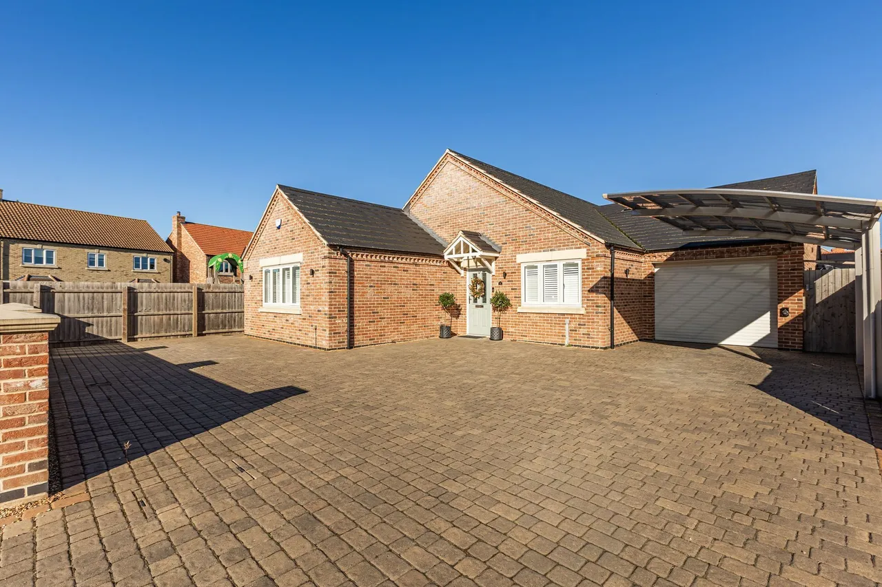 Detached Three-Bedroom Home in Upwell, photo 16