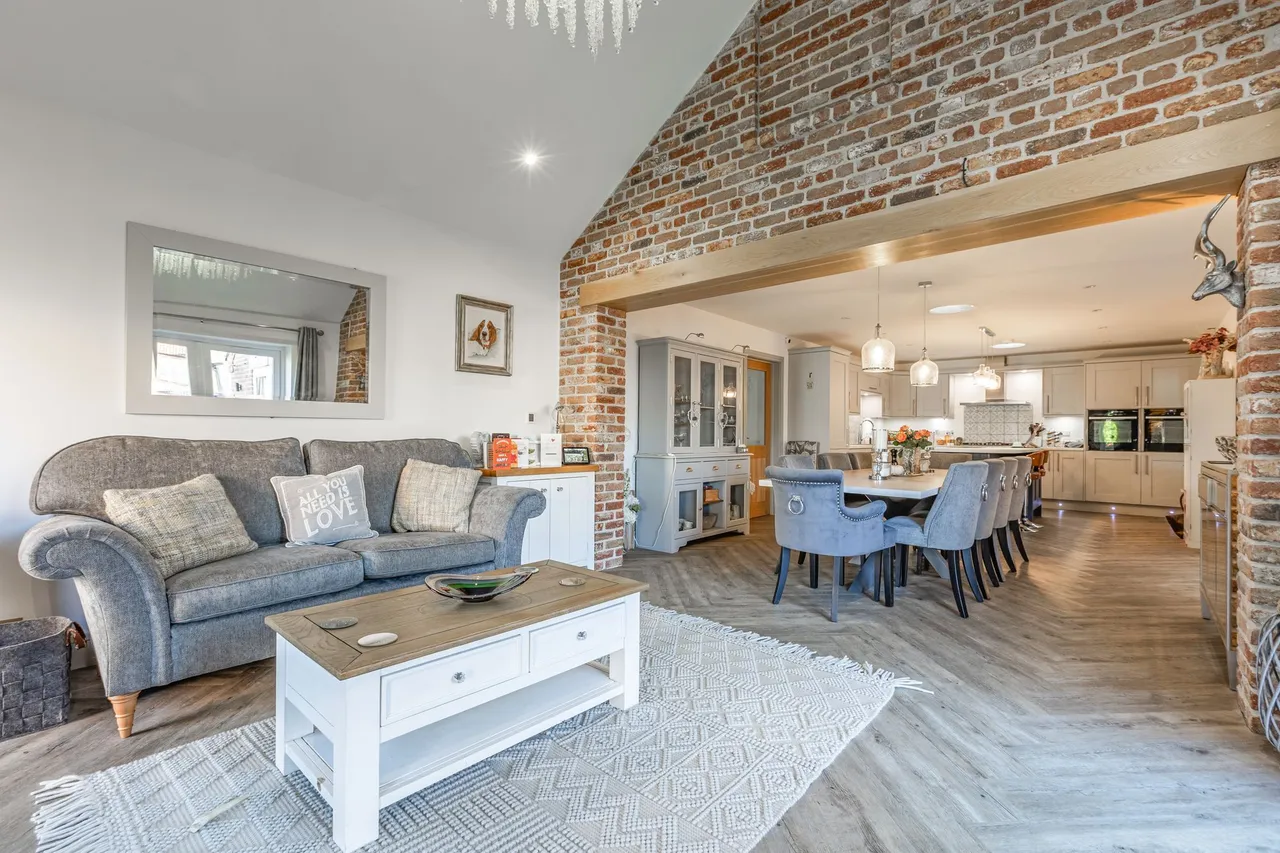 Detached Three-Bedroom Home in Upwell, photo 7