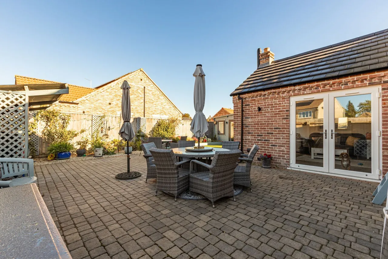 Detached Three-Bedroom Home in Upwell, photo 19