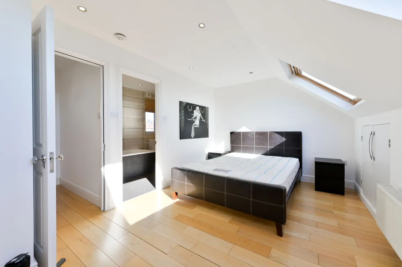 London, W3, photo 9