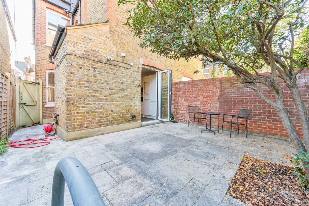 London, W3, photo 15