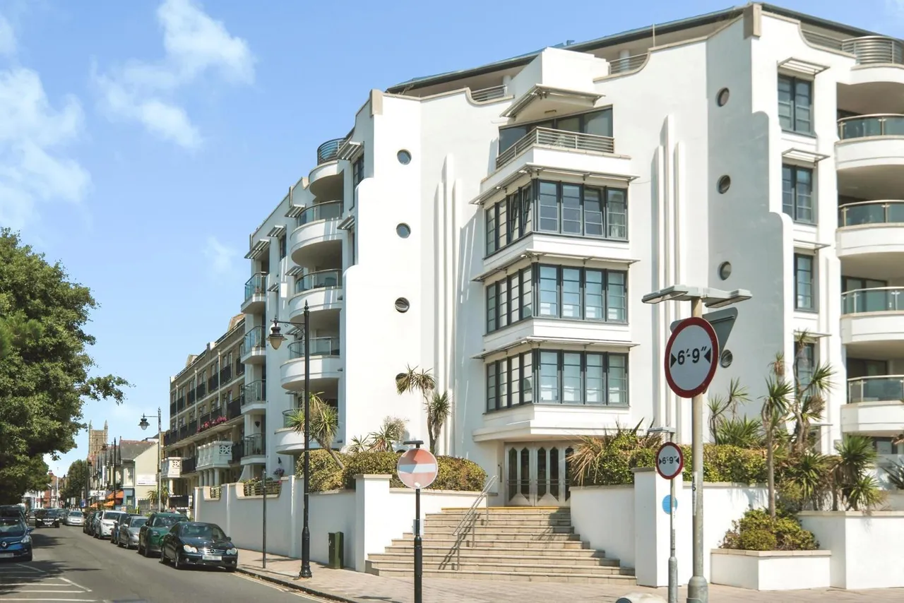 2 bed flat for sale, Steyne Gardens, Worthing, BN11