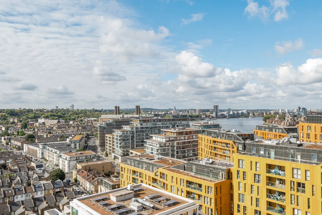 2 bed flat for sale — Telcon Way, SE10
